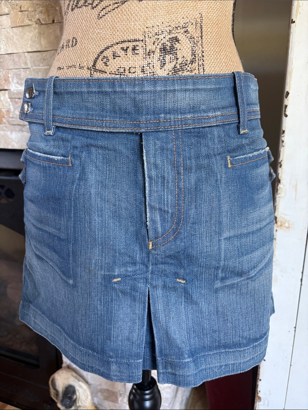 Citizens of Humanity low waist pleated trouser jean skirt med blue wash belt